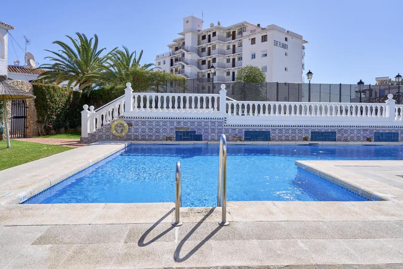 Вілла Casa Lena Town House With Pool Нерха Екстер'єр фото